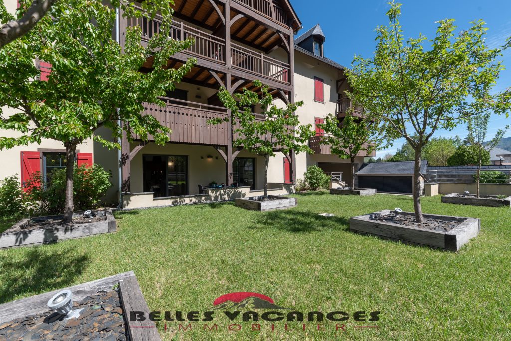Saint Lary village de montagne touristique tr�s pris� dans les Hautes Pyr�n�es au march� immobilier florissant